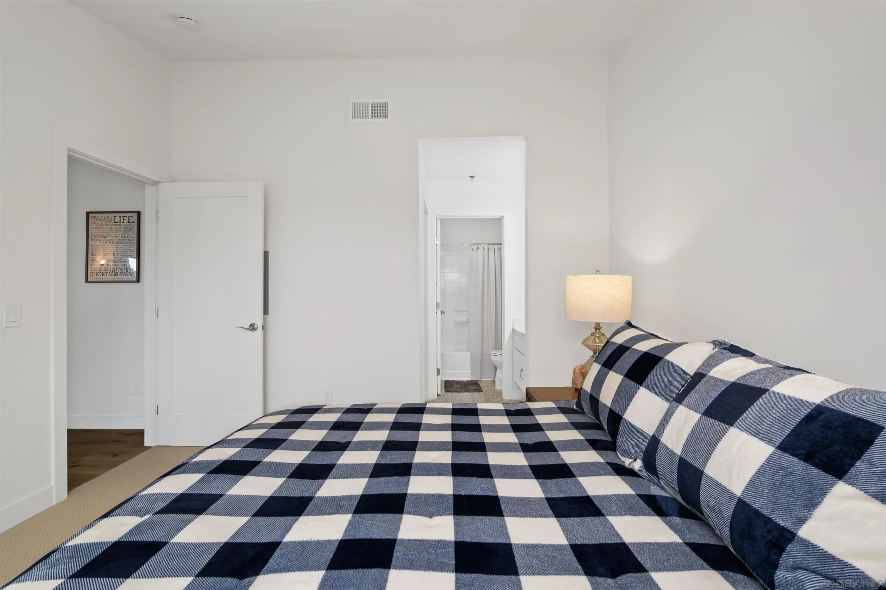 https://cdn.realtyfeed.com/cdn/127/230006862/e9e7b9da44a51373db223402cc5d6609.webp