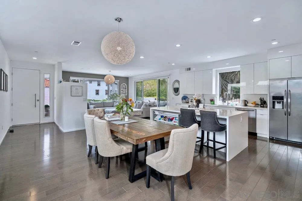 https://cdn.realtyfeed.com/cdn/127/230007233/c5b1c06f7f274fb3e7596e64f63979dd.webp