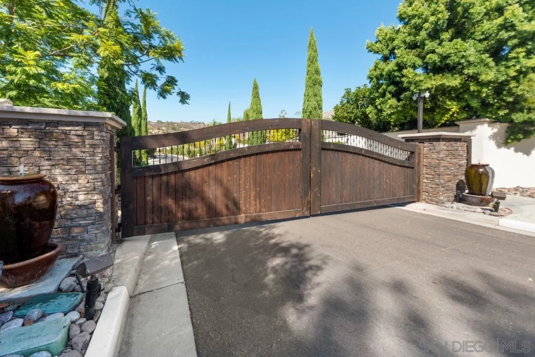 https://cdn.realtyfeed.com/cdn/127/230007670/95c2f6f7a1317414dd6999893e375a10.webp