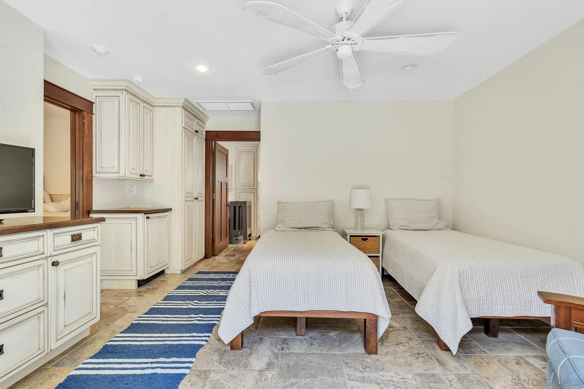 https://cdn.realtyfeed.com/cdn/127/230007860/580dccae135d58e9dedd0ba6350da423.webp