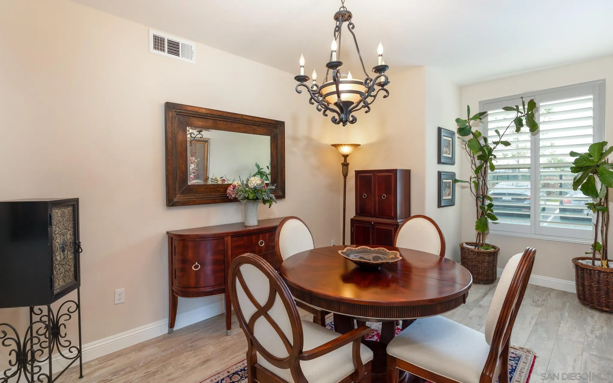 https://cdn.realtyfeed.com/cdn/127/230008208/664862f8de0bbd27329a8e59e4dbf5e9.webp