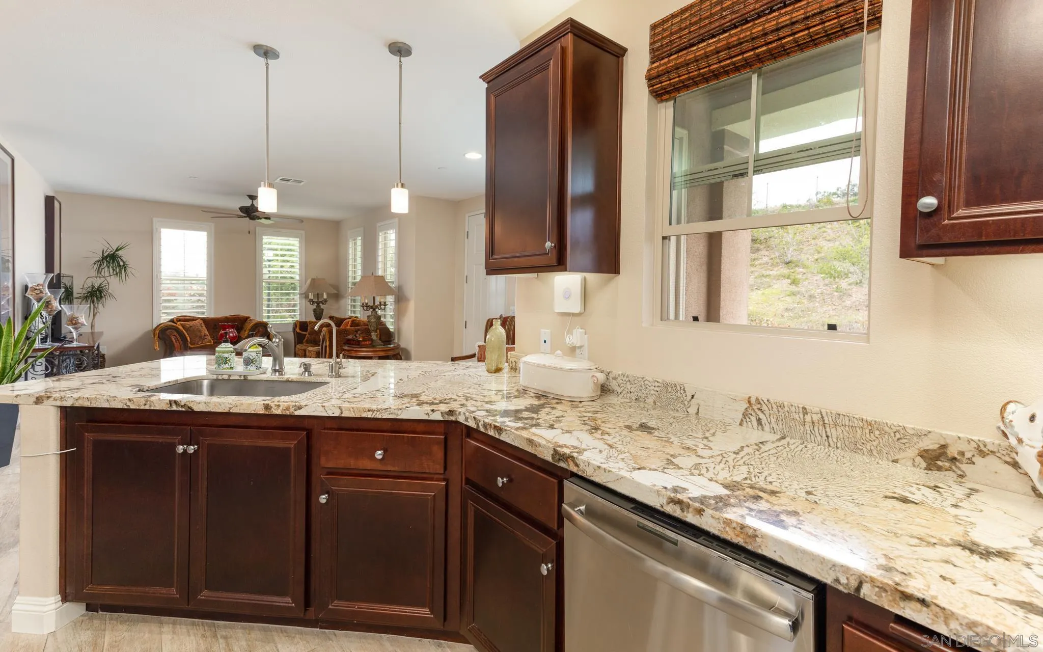 https://cdn.realtyfeed.com/cdn/127/230008208/a0d4165086866ccbe129c2692a1e8765.webp