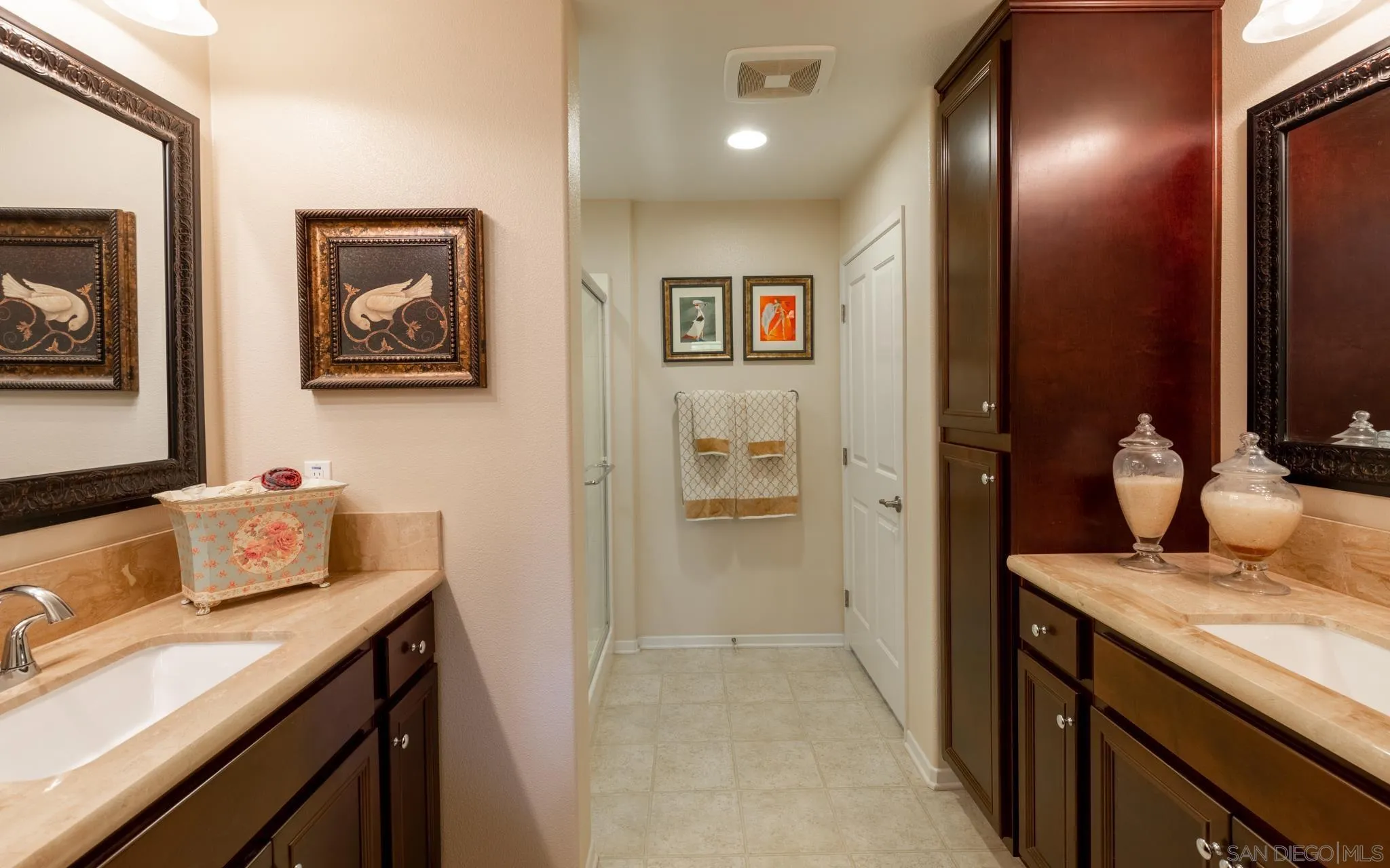 https://cdn.realtyfeed.com/cdn/127/230008208/c2feee4812db189bfb8c0f016489a911.webp