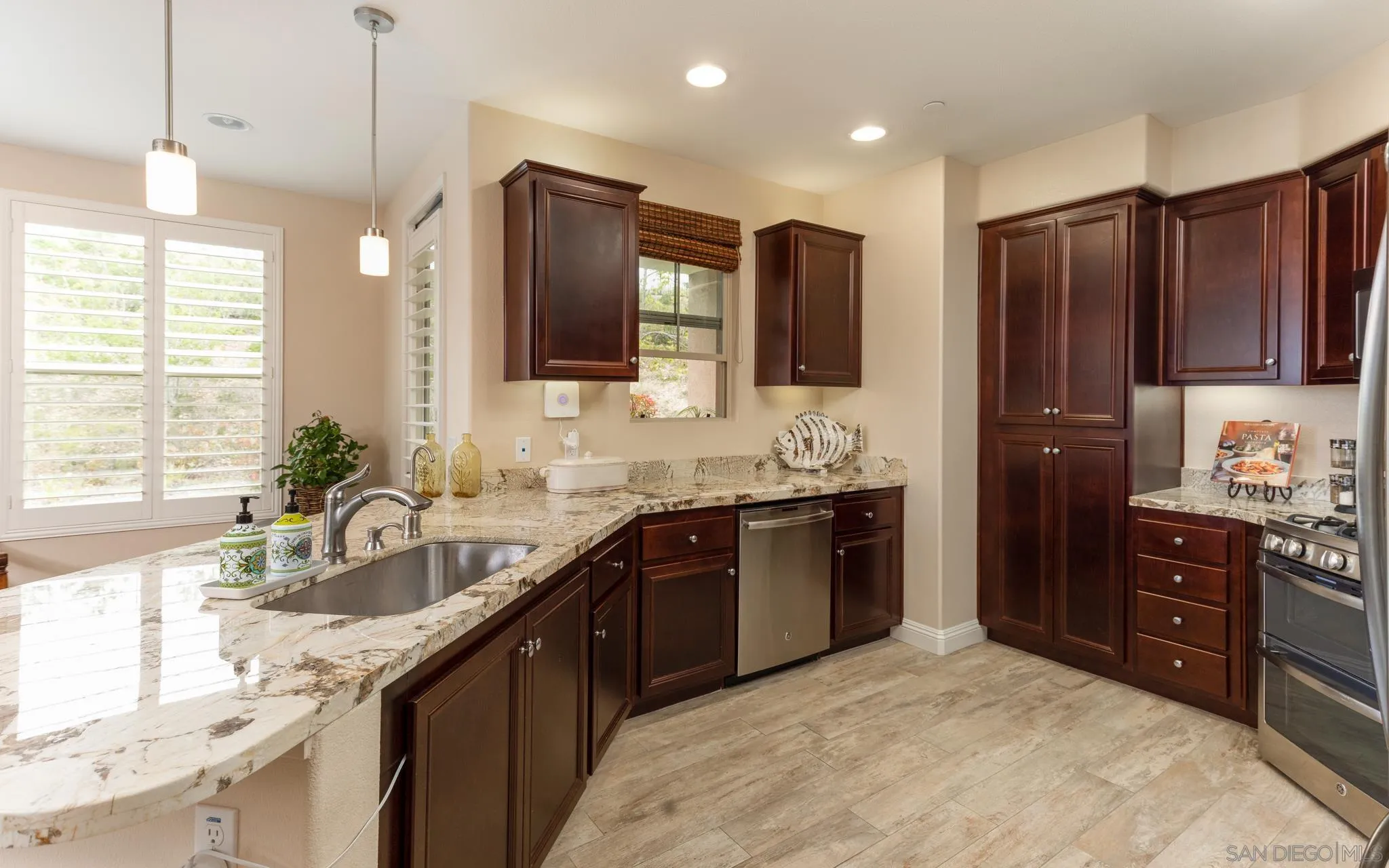 https://cdn.realtyfeed.com/cdn/127/230008208/db857fcd37817e53d32621d60e81d5a8.webp