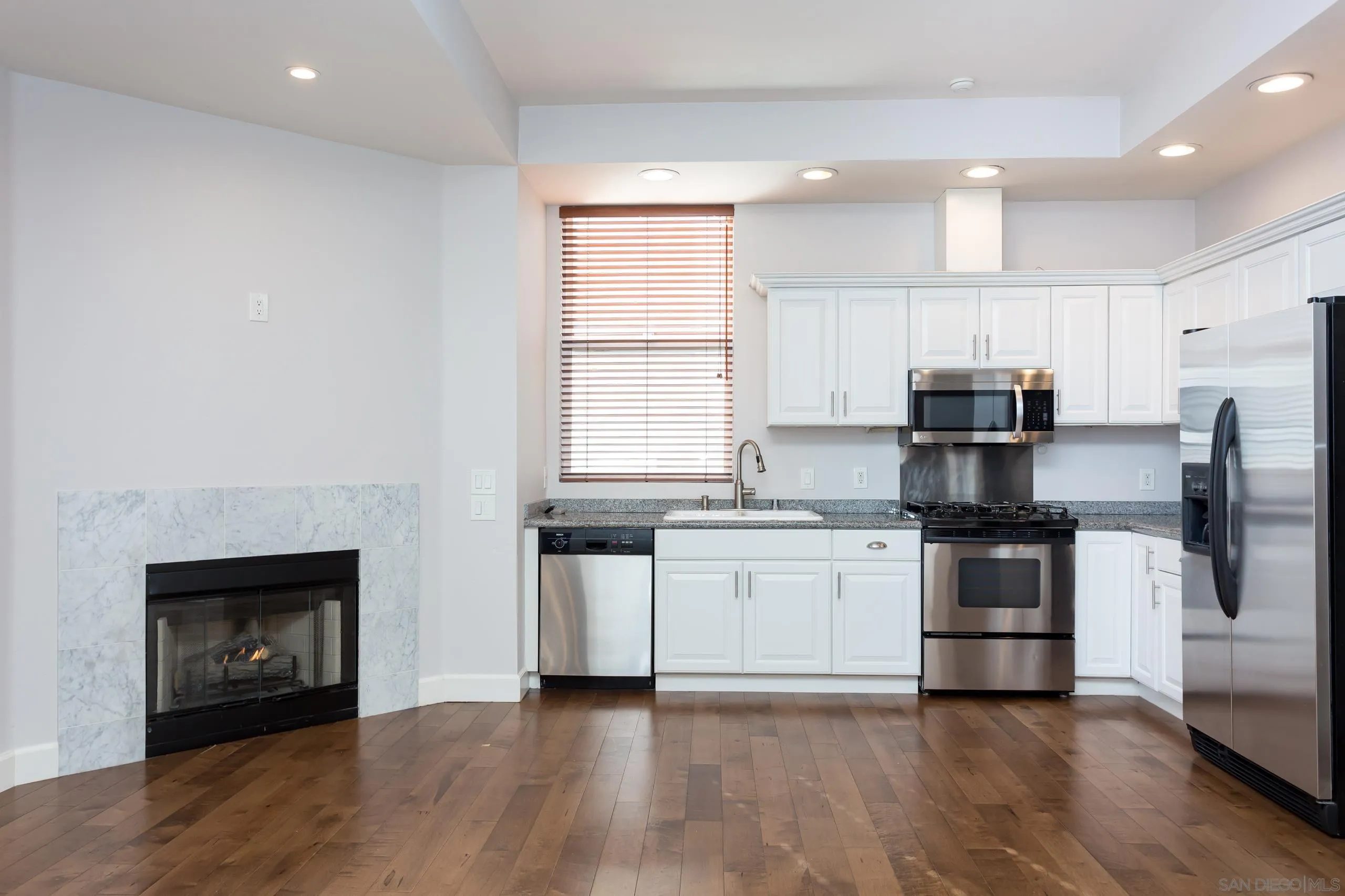 https://cdn.realtyfeed.com/cdn/127/230008217/6fe85159296fcb83014333d6ea83b02d.webp