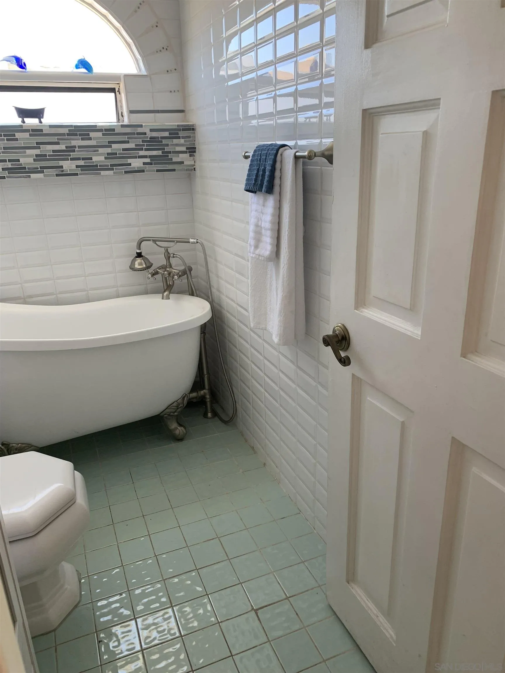 https://cdn.realtyfeed.com/cdn/127/230008583/2741d037e7c0631ad704fab68323ed95.webp