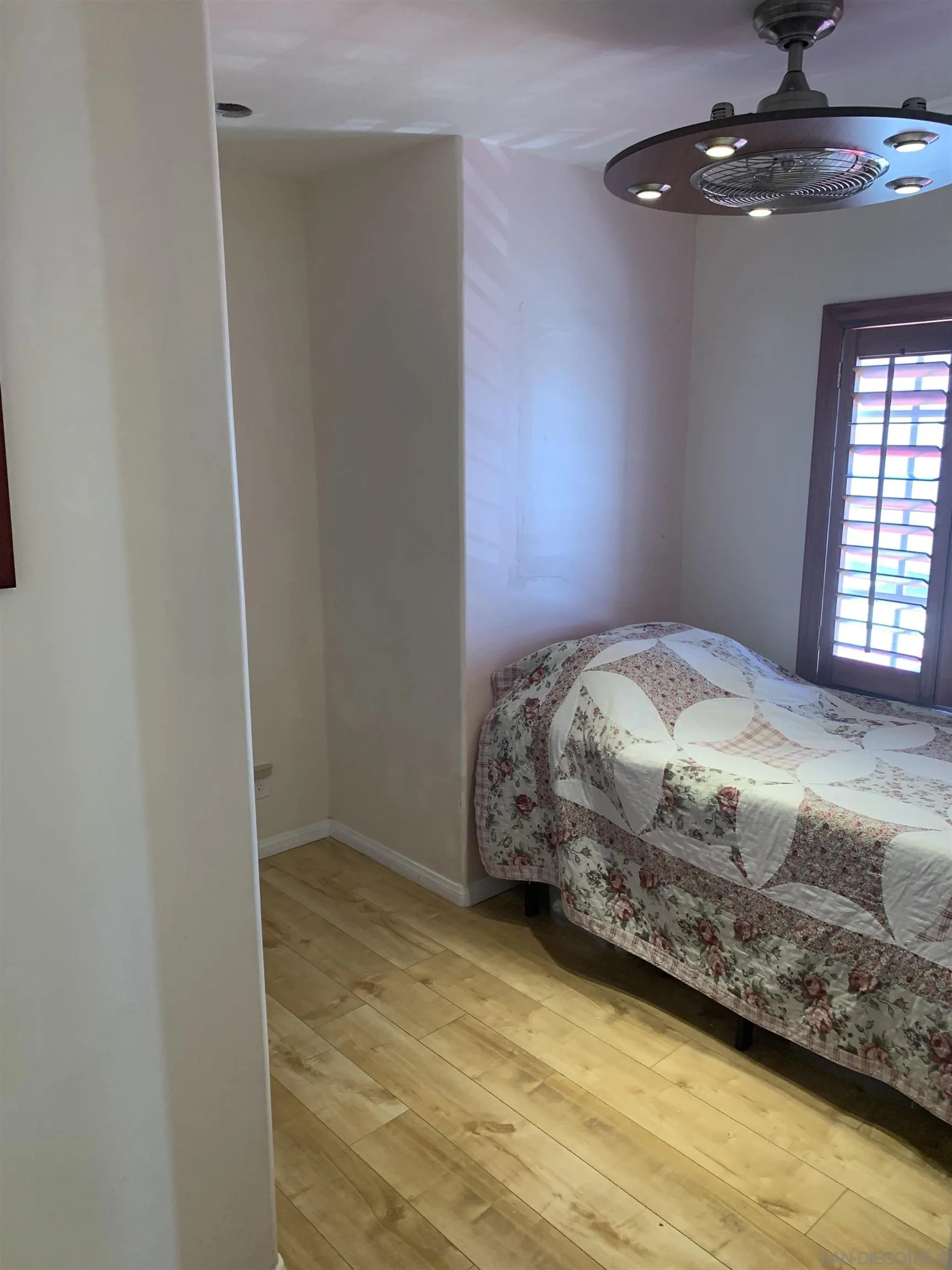 https://cdn.realtyfeed.com/cdn/127/230008583/b42d74f2ad530ee168a9b41db9734339.webp