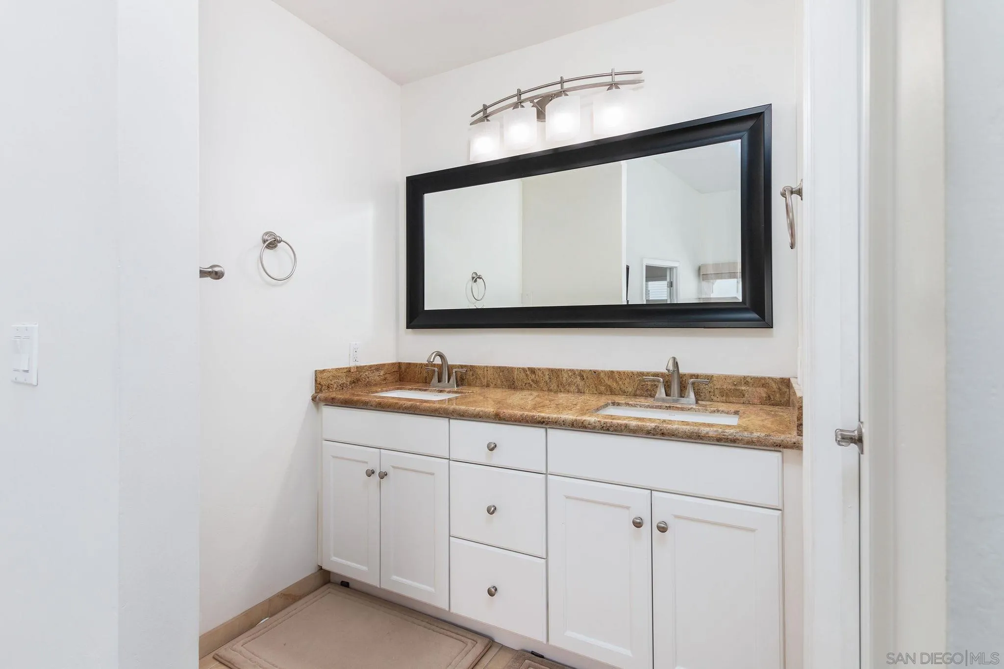 https://cdn.realtyfeed.com/cdn/127/230008718/51c089e2562b5249c311496a30d751a3.webp