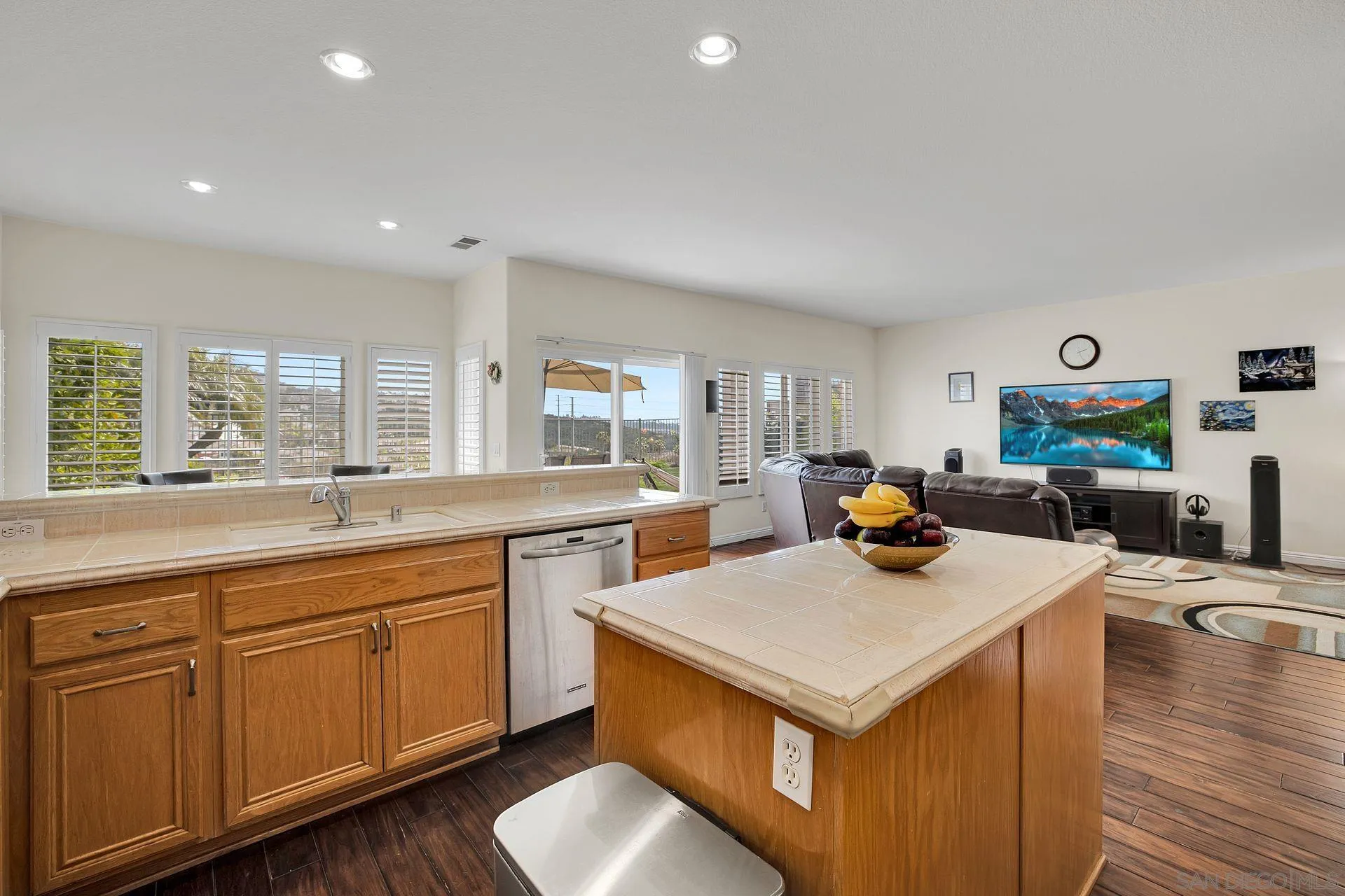 https://cdn.realtyfeed.com/cdn/127/230009027/68efd22e51e65b625d76446db6fb5a16.webp