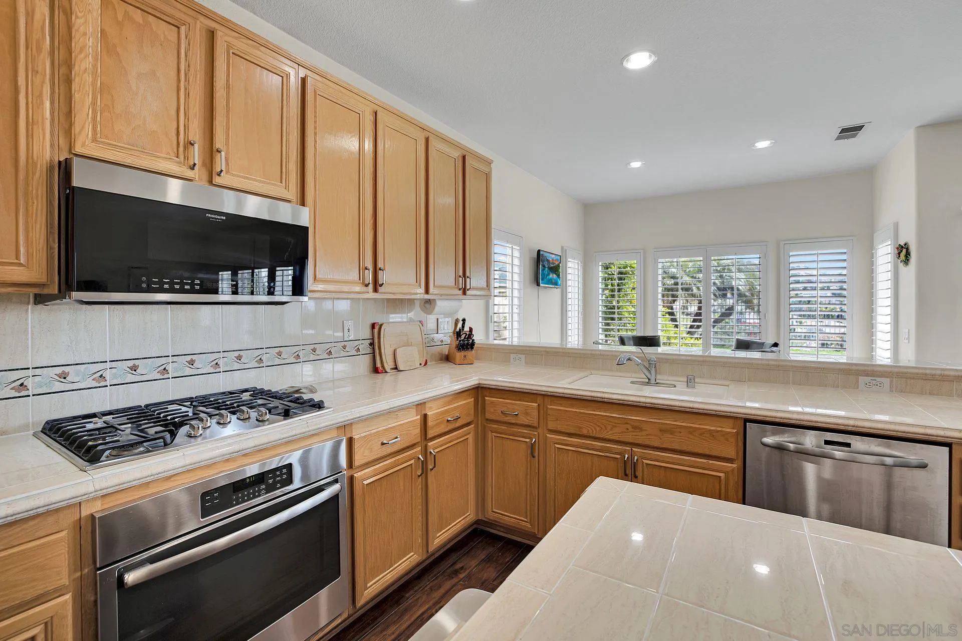 https://cdn.realtyfeed.com/cdn/127/230009027/7e0c1ae3f2172428a9ce0a06ec966a39.webp