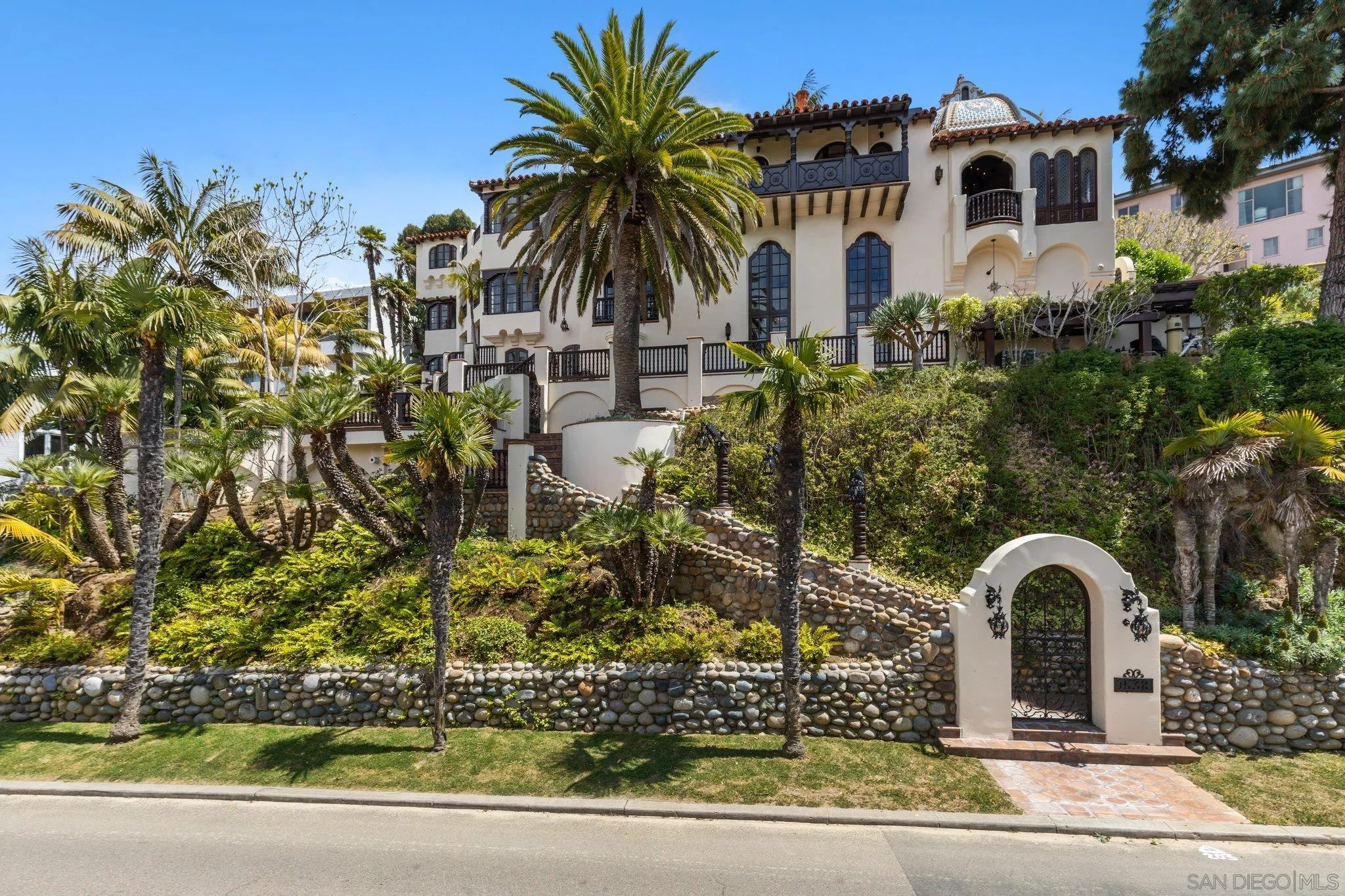 https://cdn.realtyfeed.com/cdn/127/230009103/a9afe8270fe930571f8c434989ef9031.webp