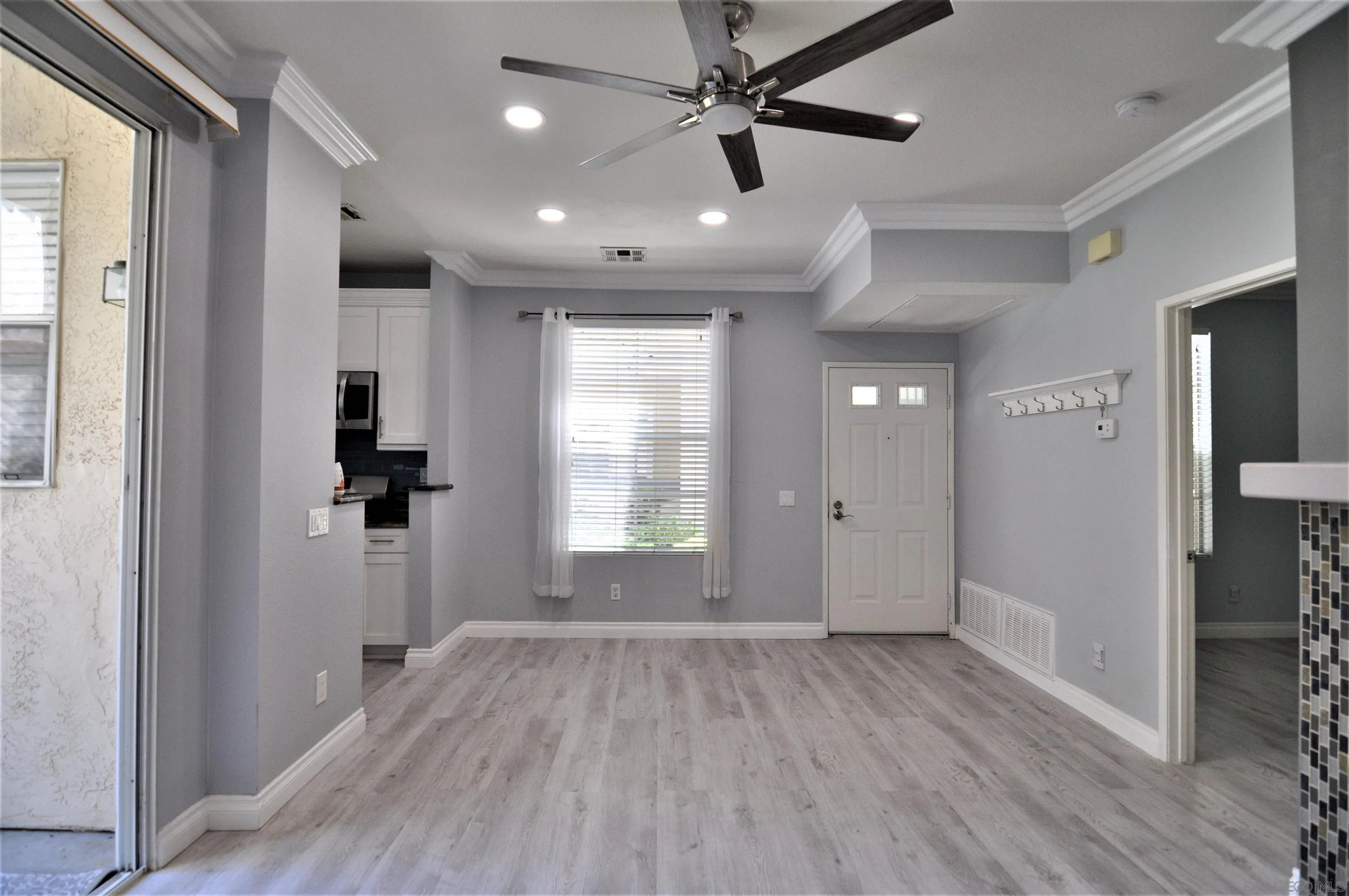 Photo #3: 230009155 Listing 