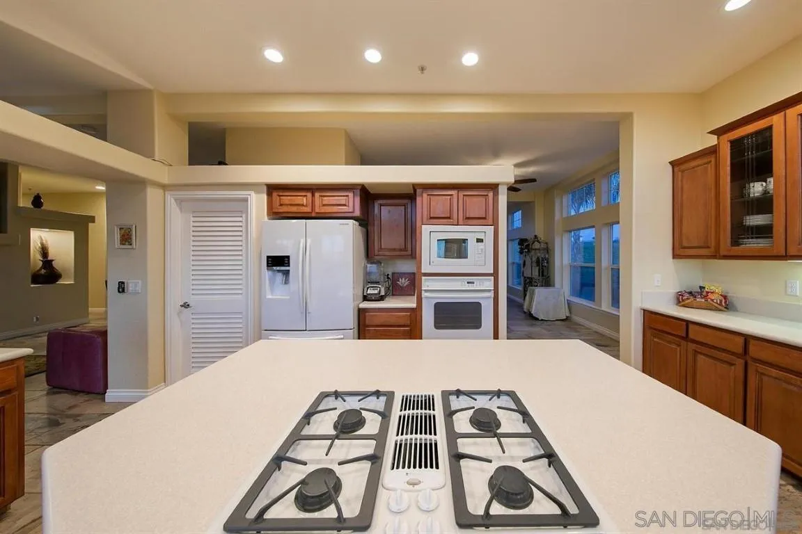https://cdn.realtyfeed.com/cdn/127/230009198/acc38df5be5d87726bb10d1308d459dd.webp