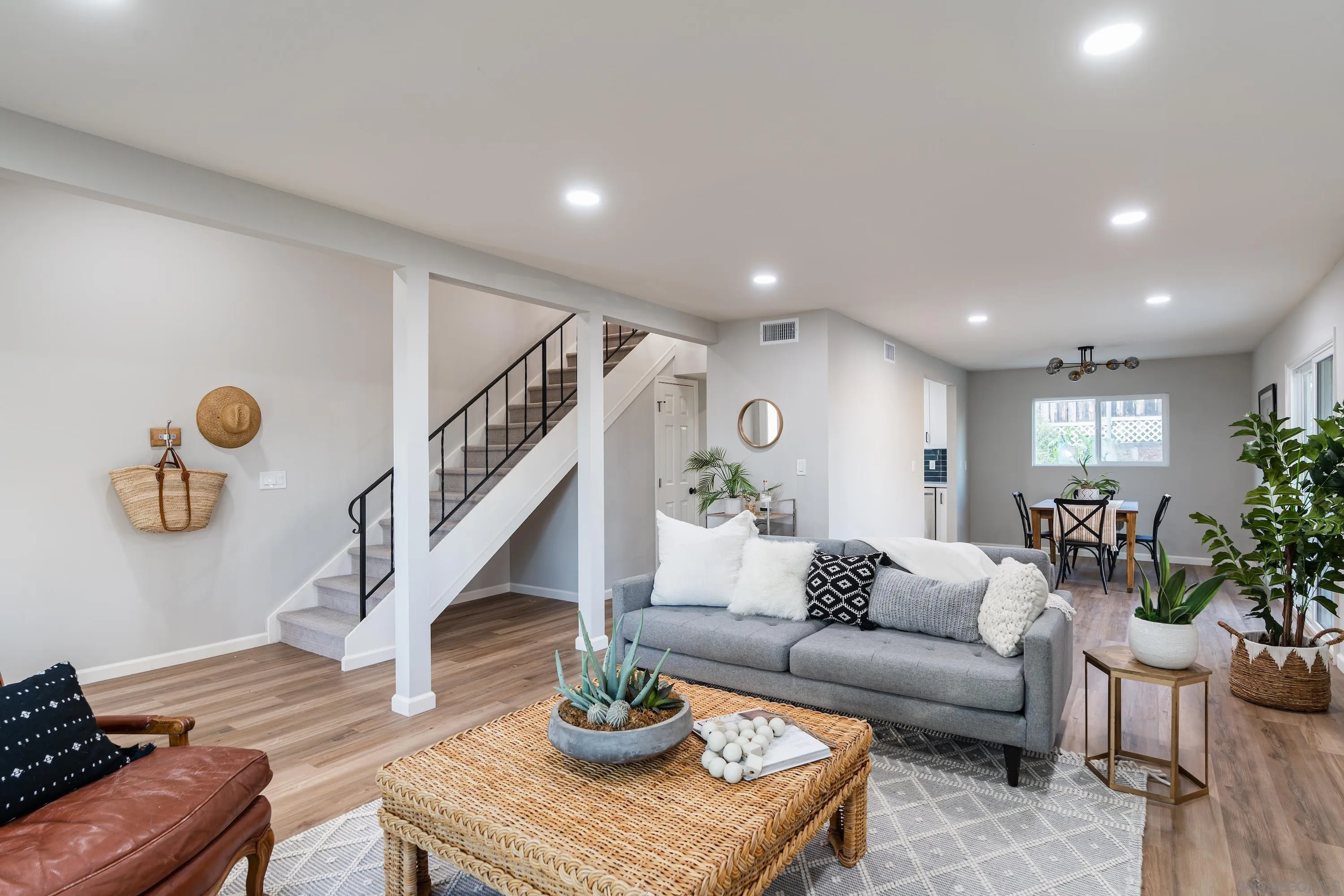 https://cdn.realtyfeed.com/cdn/127/230009232/730302508985b69581ae028ee71ec7d2.webp