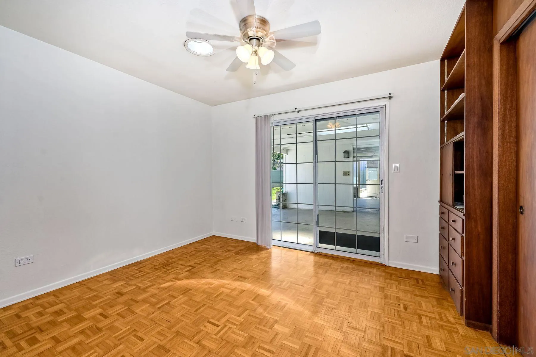 https://cdn.realtyfeed.com/cdn/127/230009609/c75794f558e8faf2e0e666fdd8416a83.webp