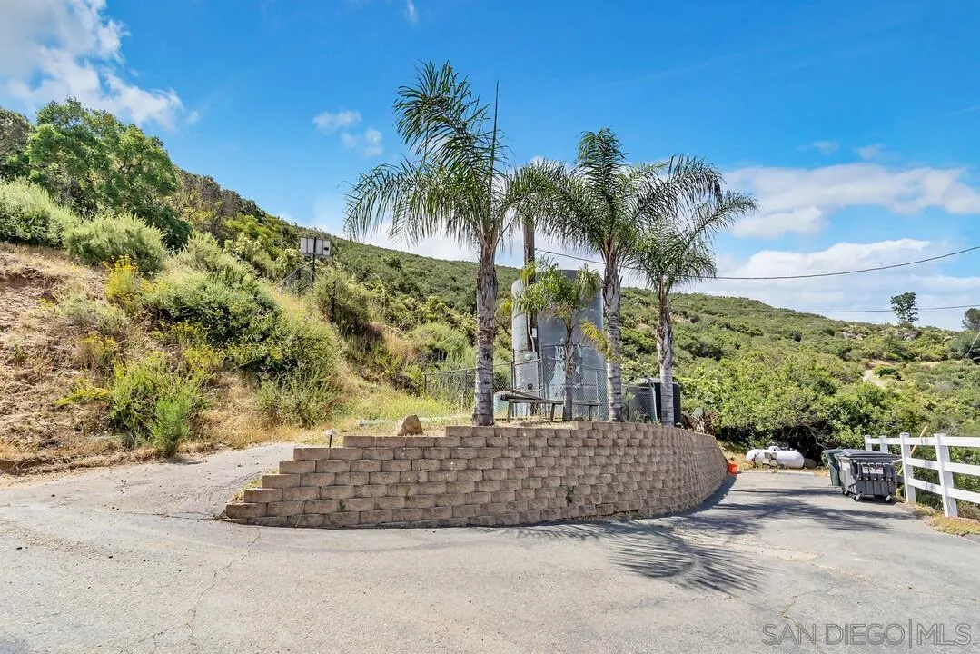 https://cdn.realtyfeed.com/cdn/127/230009917/0349c0e1f7d36d912676a86874ab186e.webp
