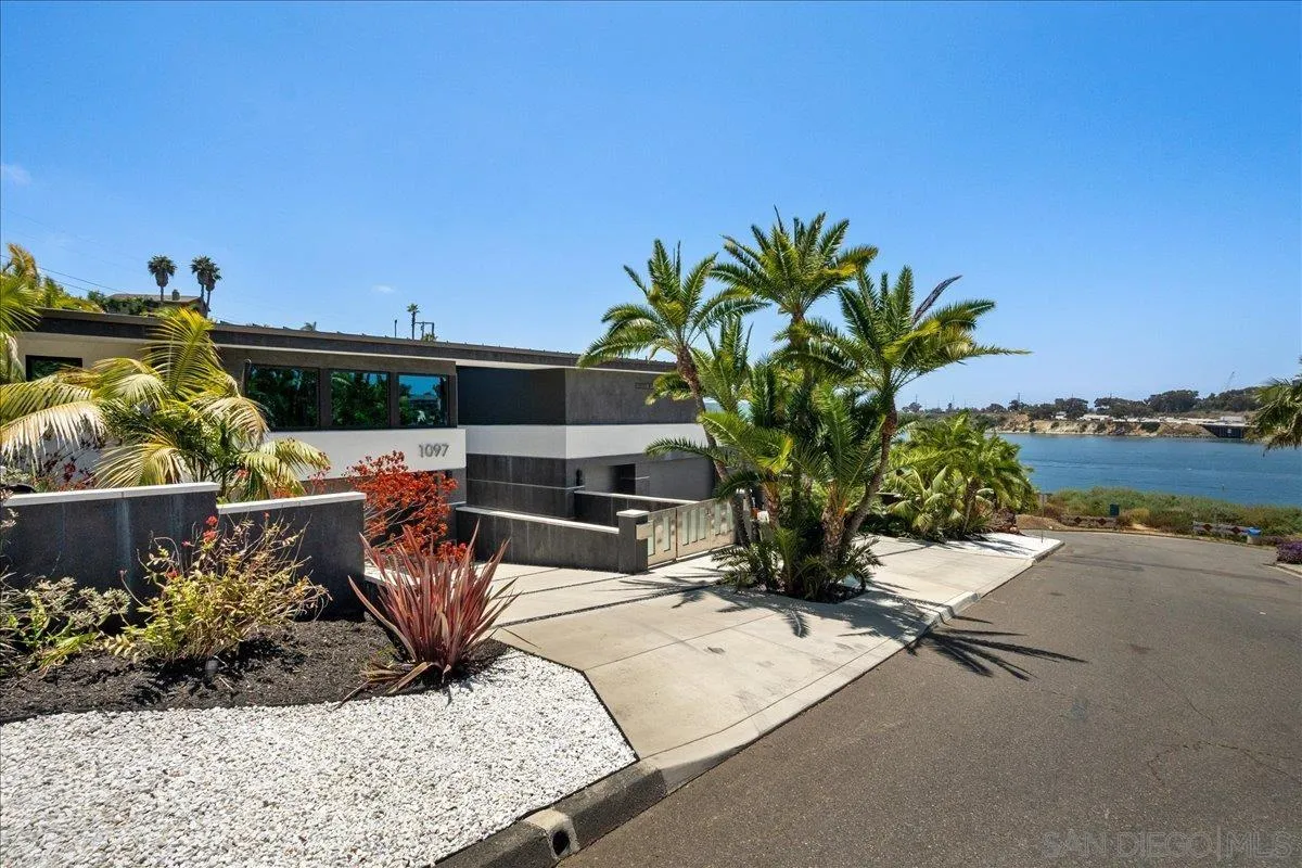 https://cdn.realtyfeed.com/cdn/127/230010083/19c8c7410298c7579158fed4ef8e2d32.webp
