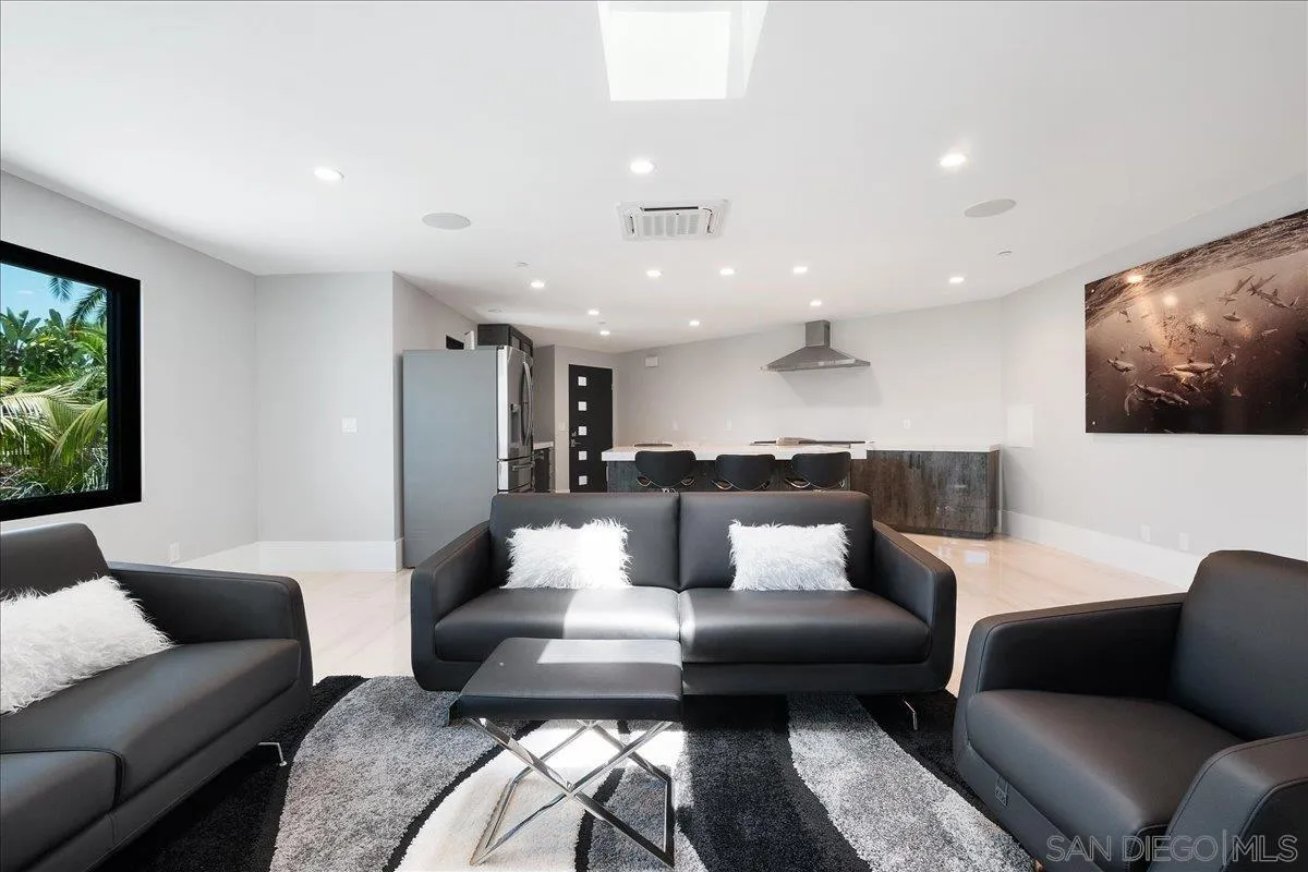 https://cdn.realtyfeed.com/cdn/127/230010083/ca3893abbd22d942d7622e883e70e301.webp