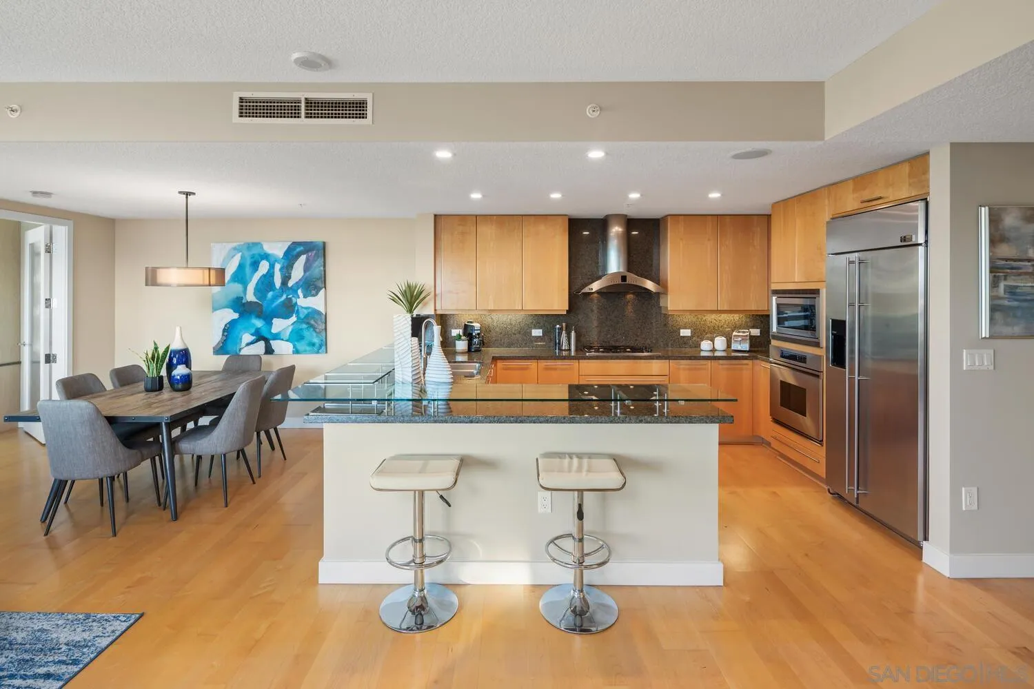 https://cdn.realtyfeed.com/cdn/127/230010228/908d268326cc4f2909739b2264712af6.webp
