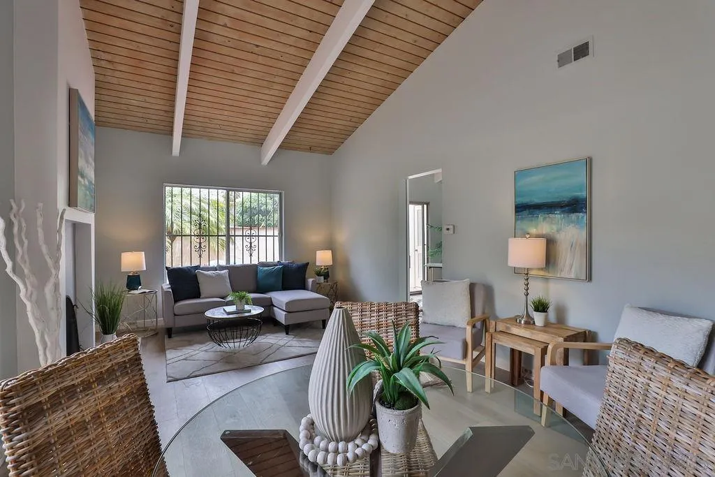 Photo #6: 230011026 Listing 