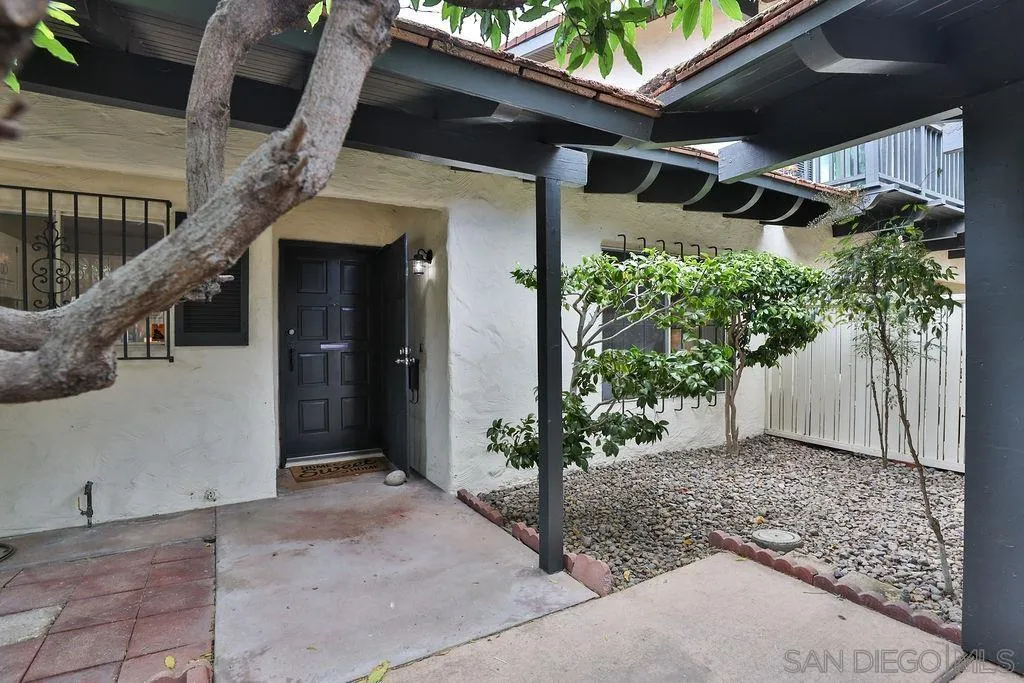 Photo #2: 230011026 Listing 
