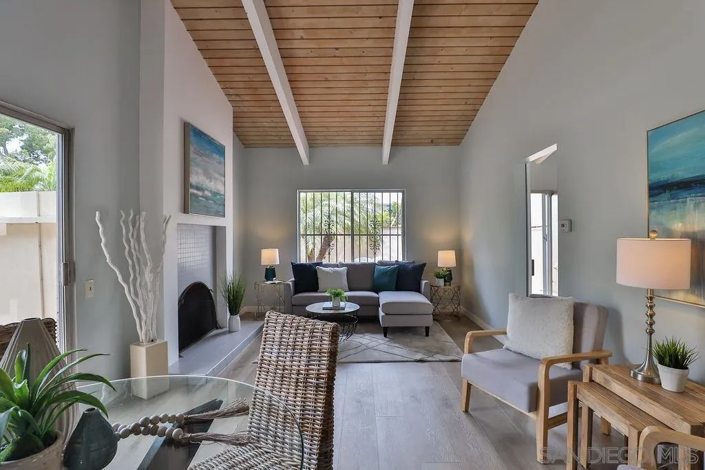 Photo #5: 230011026 Listing 