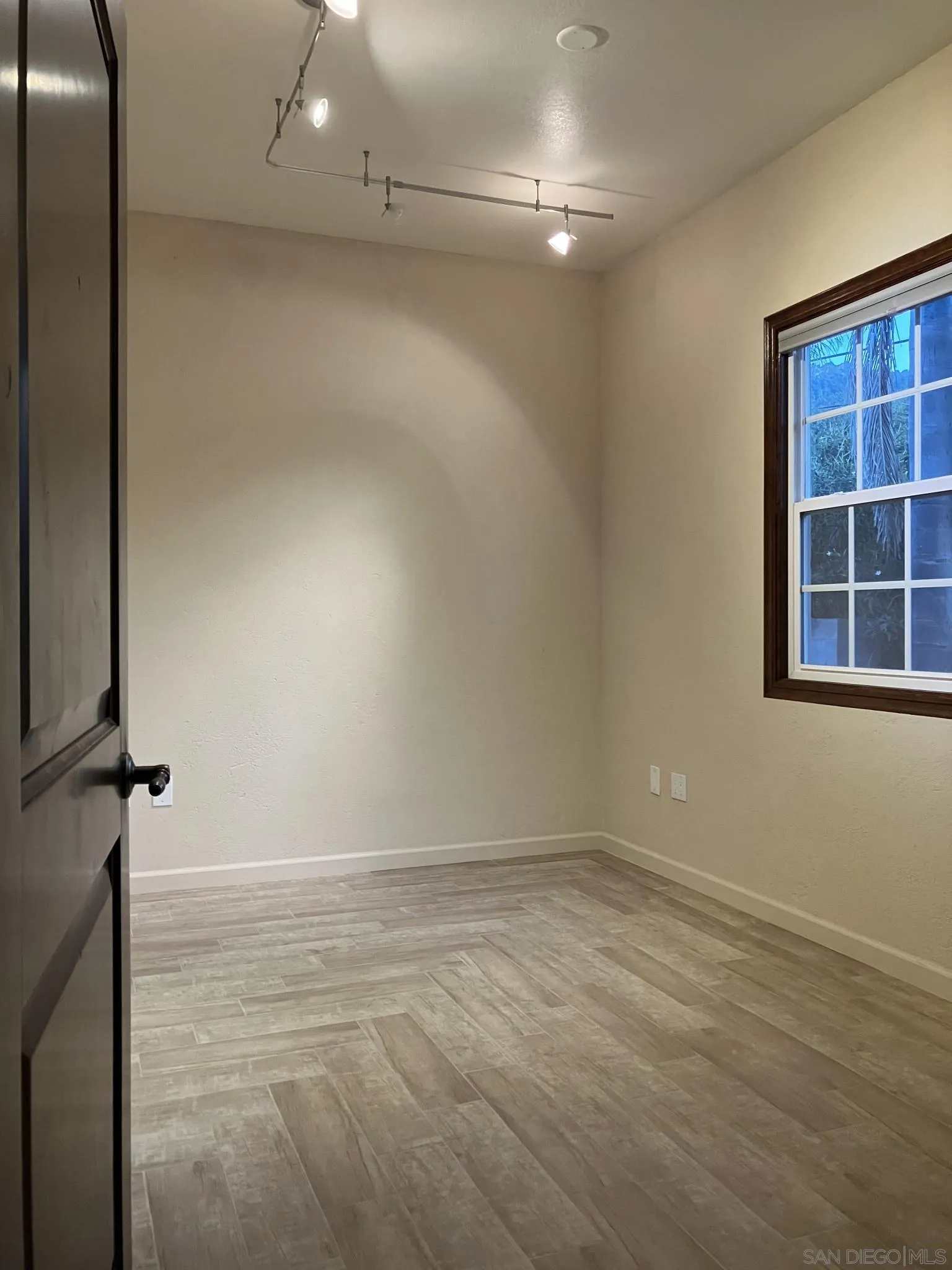 https://cdn.realtyfeed.com/cdn/127/230011863/137d7c68706e4105ec4e7319f6d651ad.webp