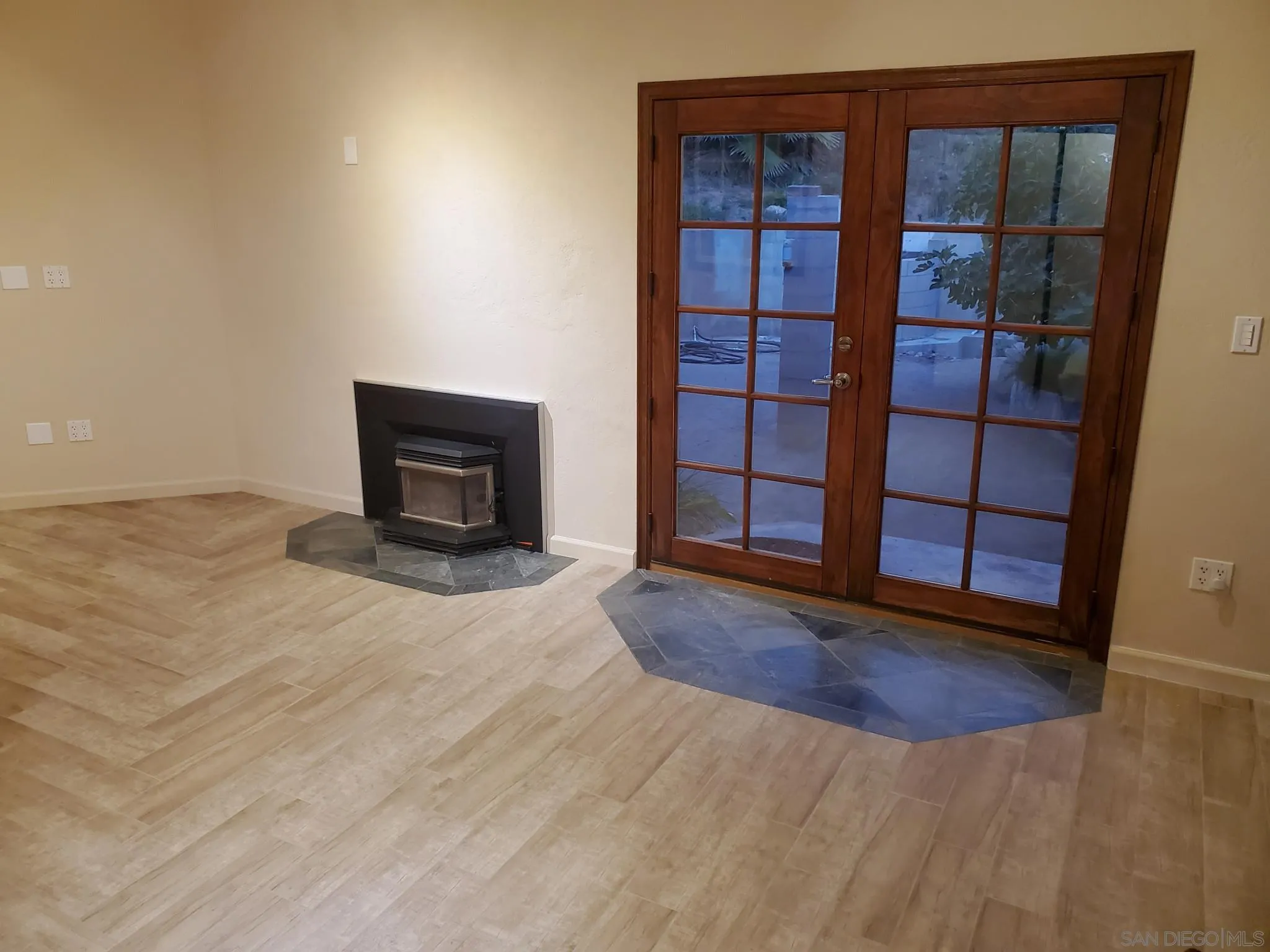 https://cdn.realtyfeed.com/cdn/127/230011863/357e592bc17dd270430db10a460908f9.webp