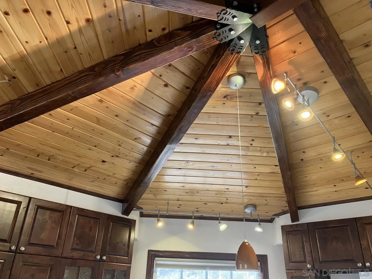 https://cdn.realtyfeed.com/cdn/127/230011863/966270baa17a26b9504dea547492cfb5.webp
