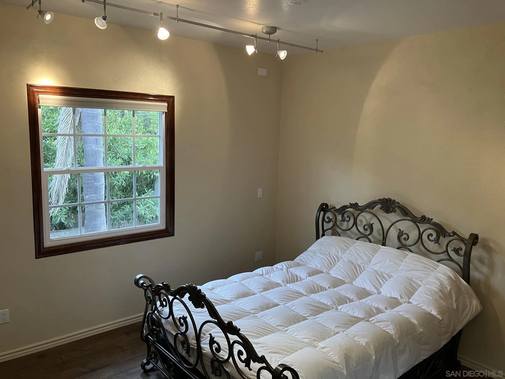 https://cdn.realtyfeed.com/cdn/127/230011863/f672f4688f8cd65266da9e9aae430d9e.webp