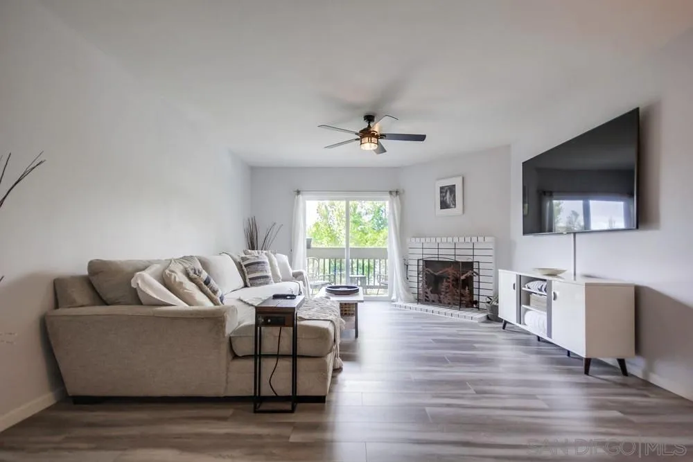 Photo #3: 230011946 Listing 
