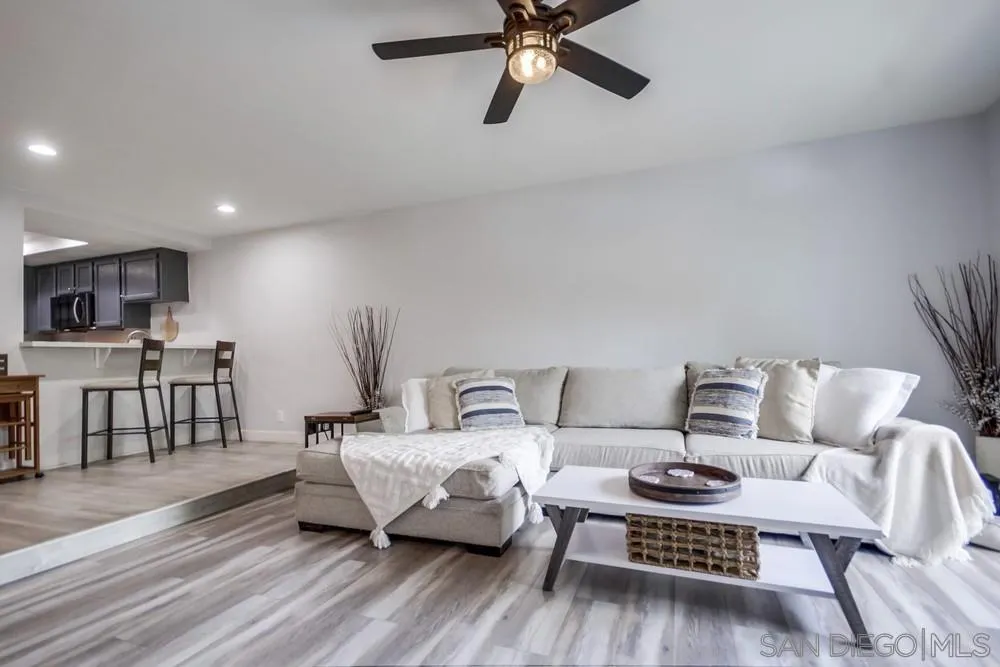Photo #5: 230011946 Listing 