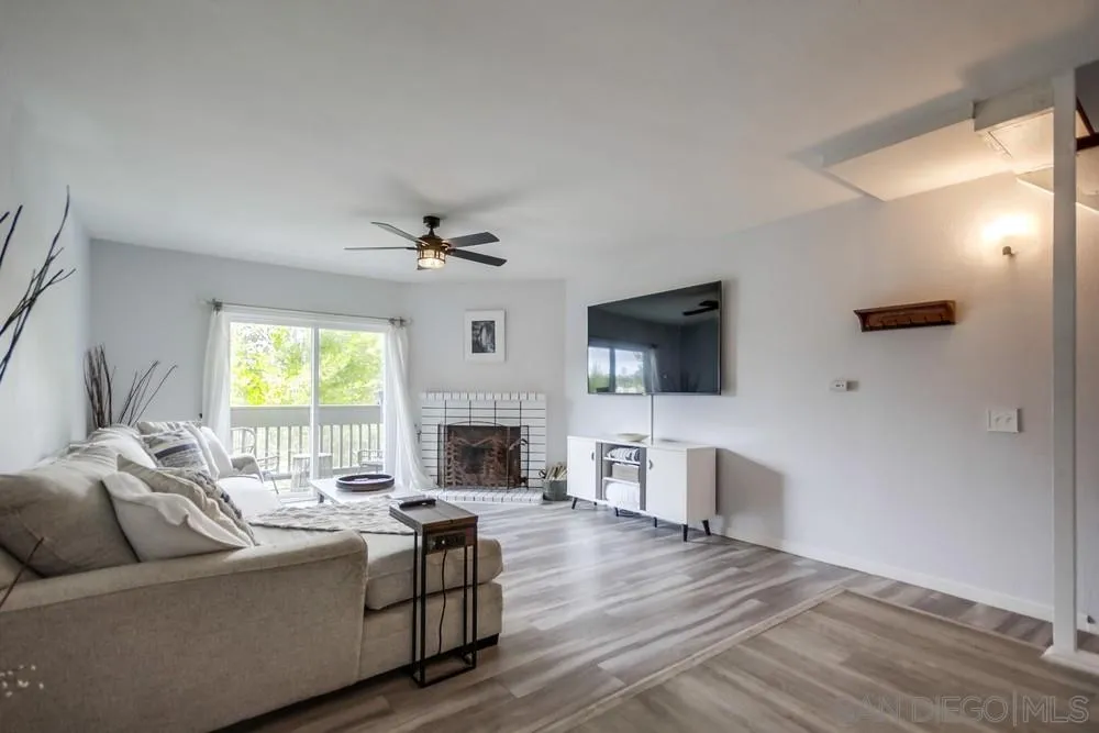 Photo #2: 230011946 Listing 