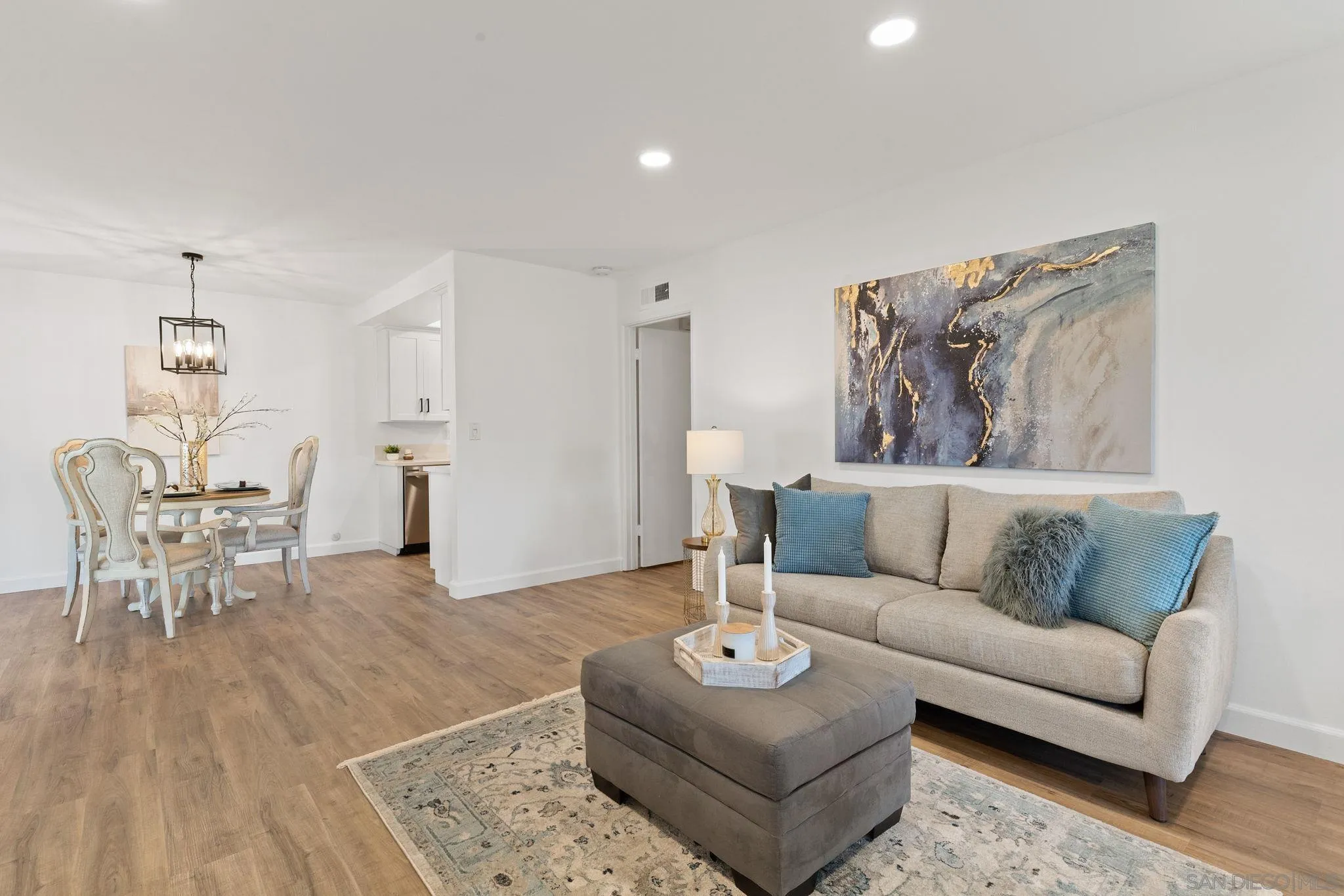 Photo #3: 230012036 Listing 