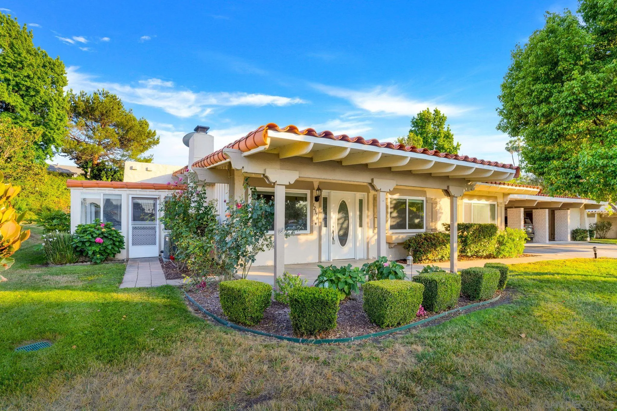 Photo #2: 230012036 Listing 