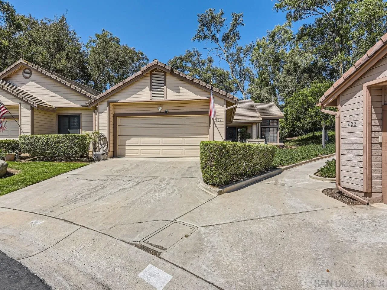 Photo #2: 230012066 Listing 