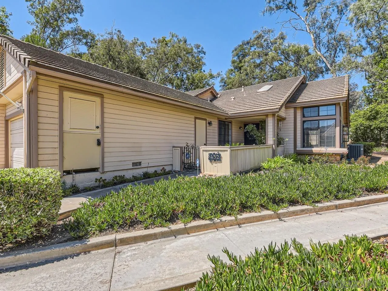 Photo #4: 230012066 Listing 