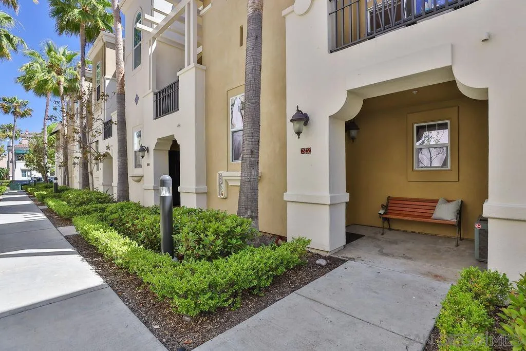 Photo #3: 230012495 Listing 