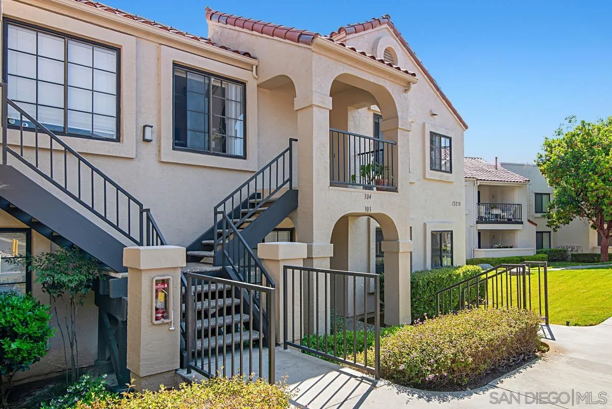 Photo #3: 230012543 Listing 