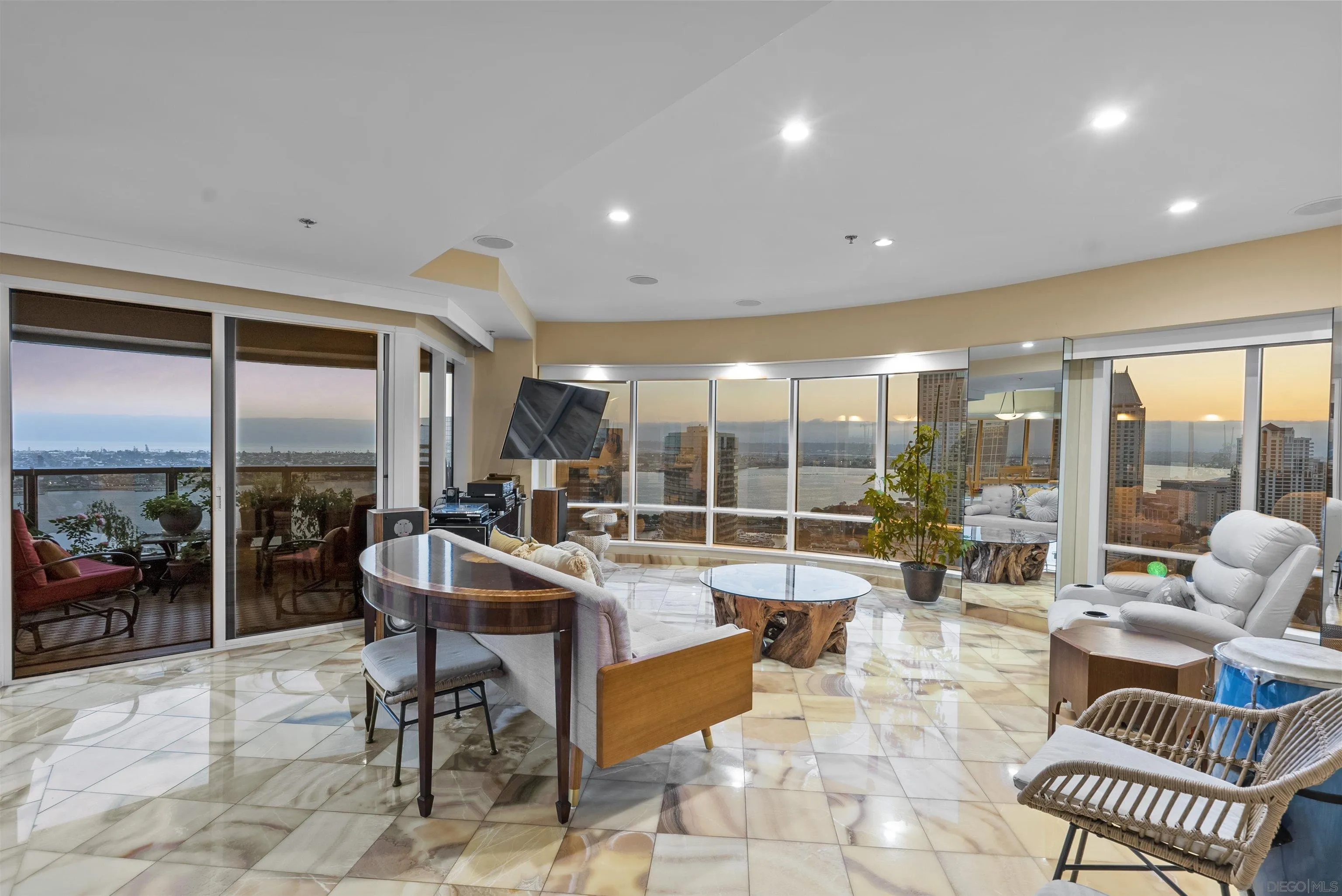 Photo #4: 230012558 Listing 