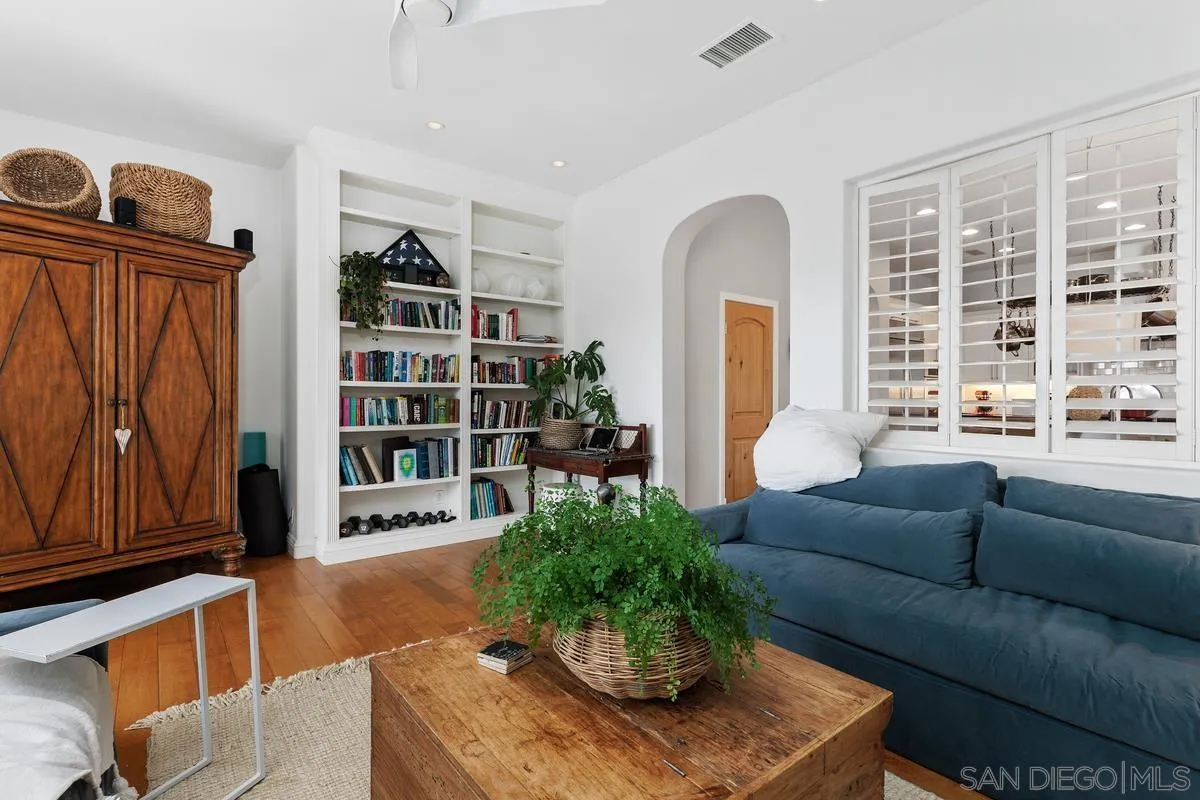 https://cdn.realtyfeed.com/cdn/127/230012684/2ec31adc7fdd42027bf0c2f7da942946.webp