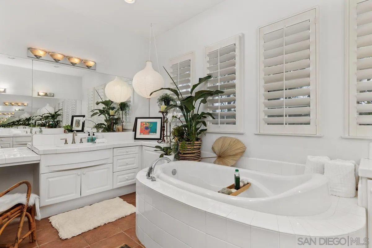 https://cdn.realtyfeed.com/cdn/127/230012684/35b14857808e158e39fd8ba4ccd126d7.webp