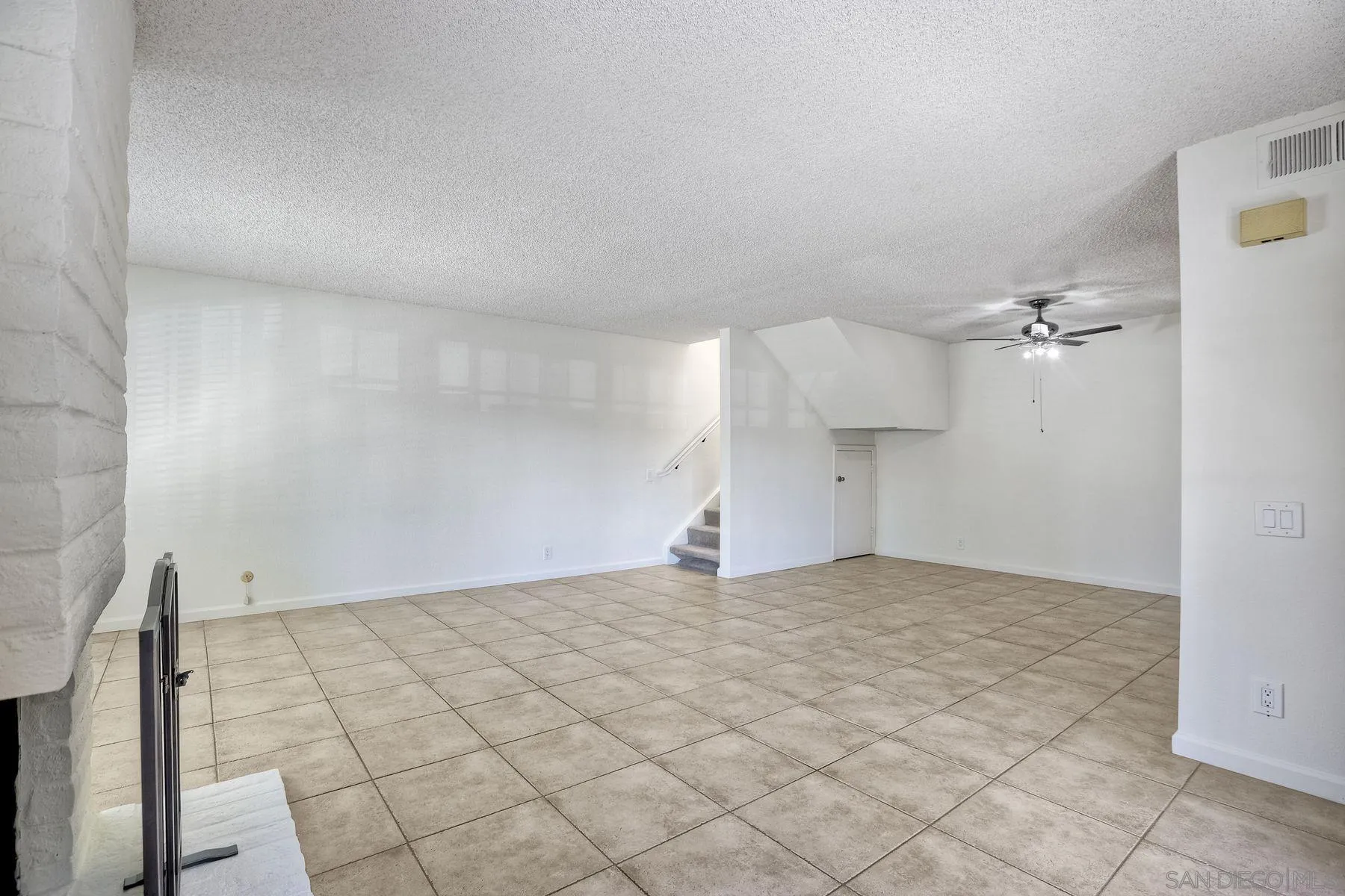 Photo #5: 230012790 Listing 