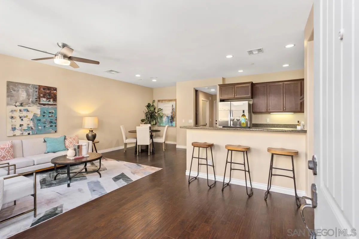Photo #5: 230012930 Listing 