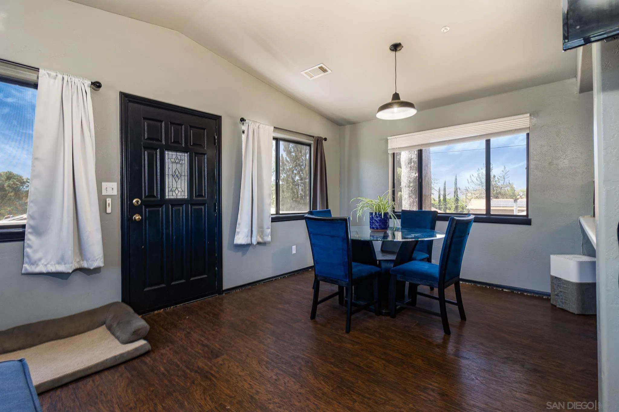 https://cdn.realtyfeed.com/cdn/127/230013085/34c443b694b21ee5c90e3d3d934560f7.webp