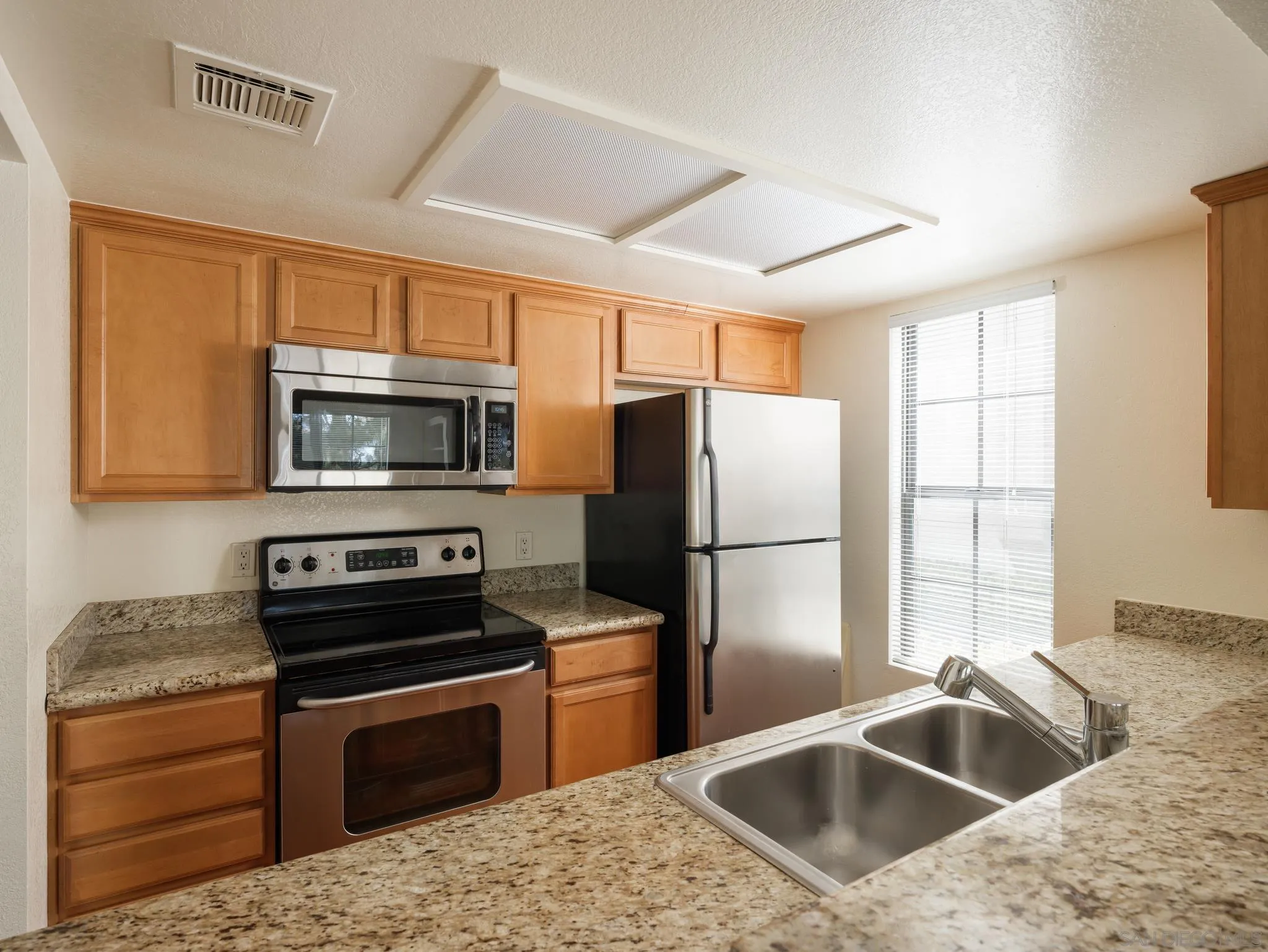 Photo #6: 230013598 Listing 