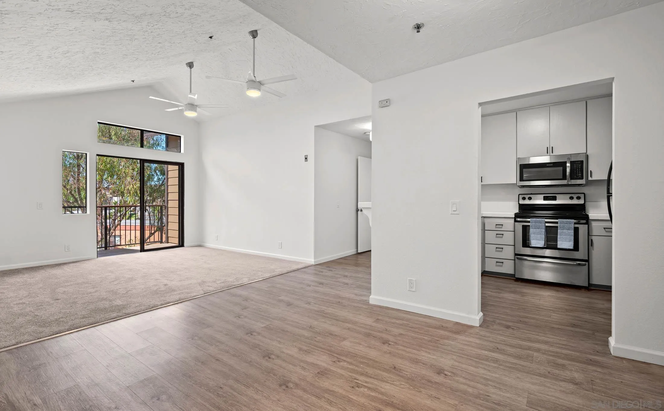 Photo #4: 230014001 Listing 