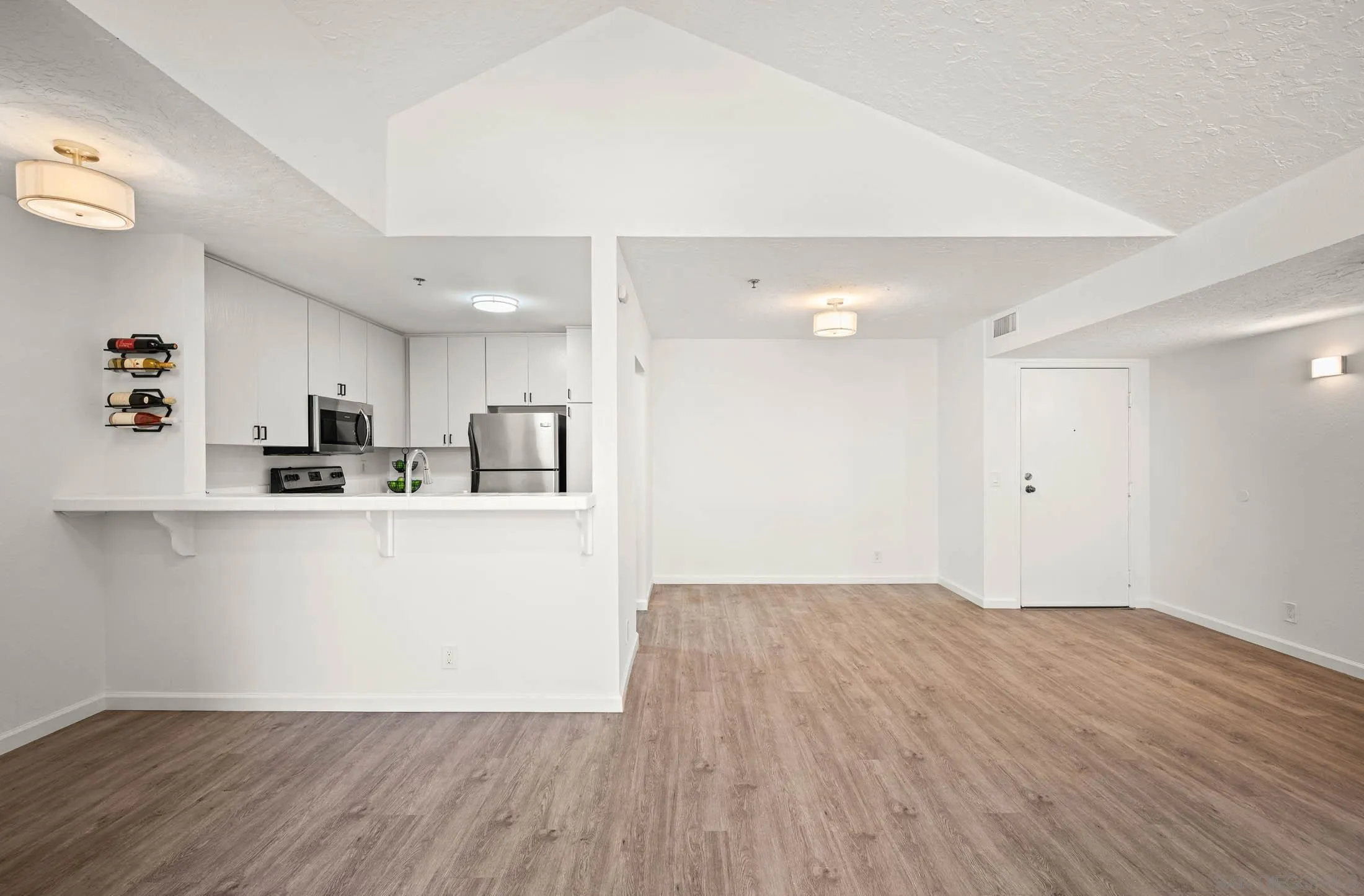 Photo #5: 230014001 Listing 