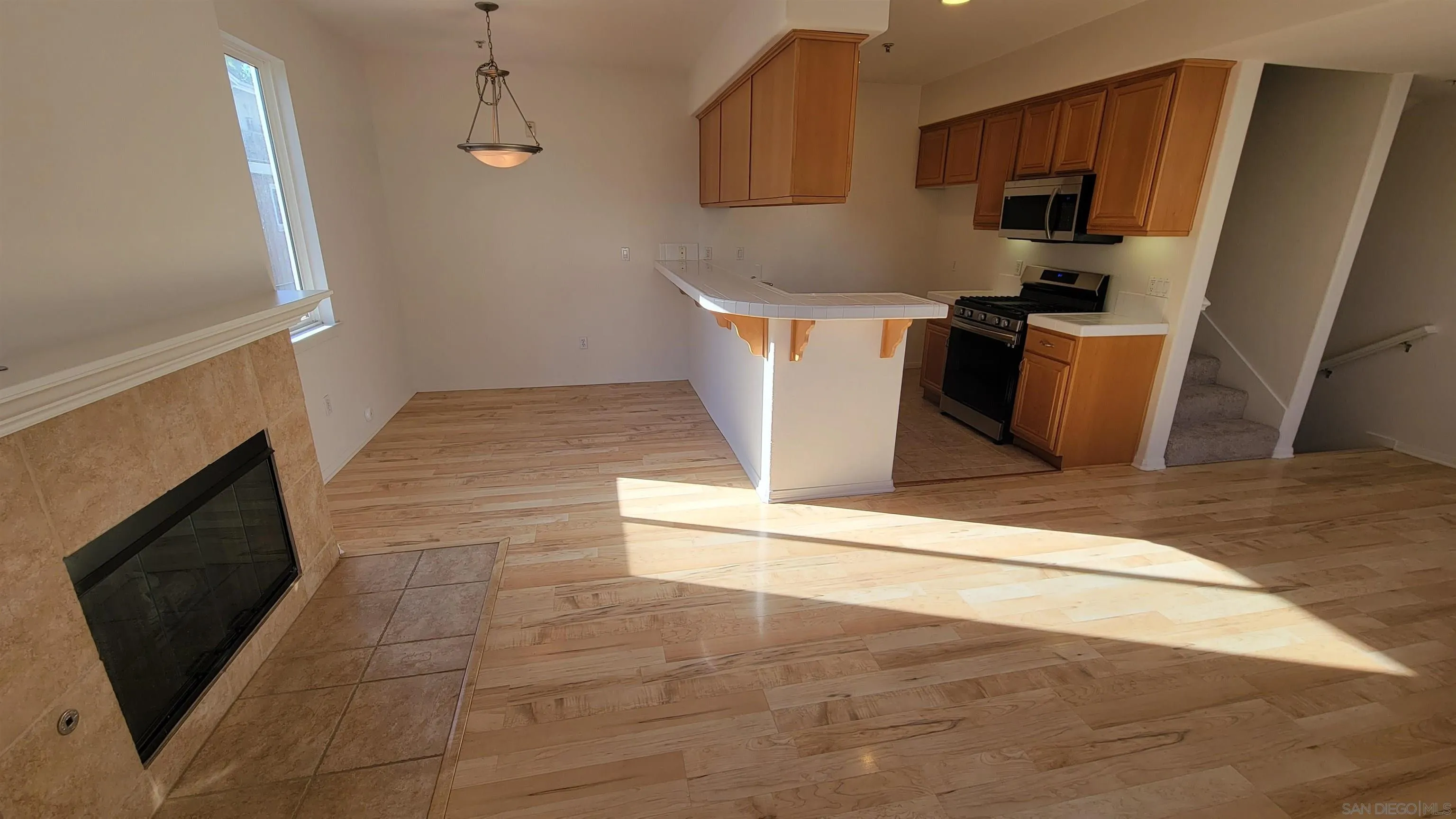 Photo #2: 230014059 Listing 