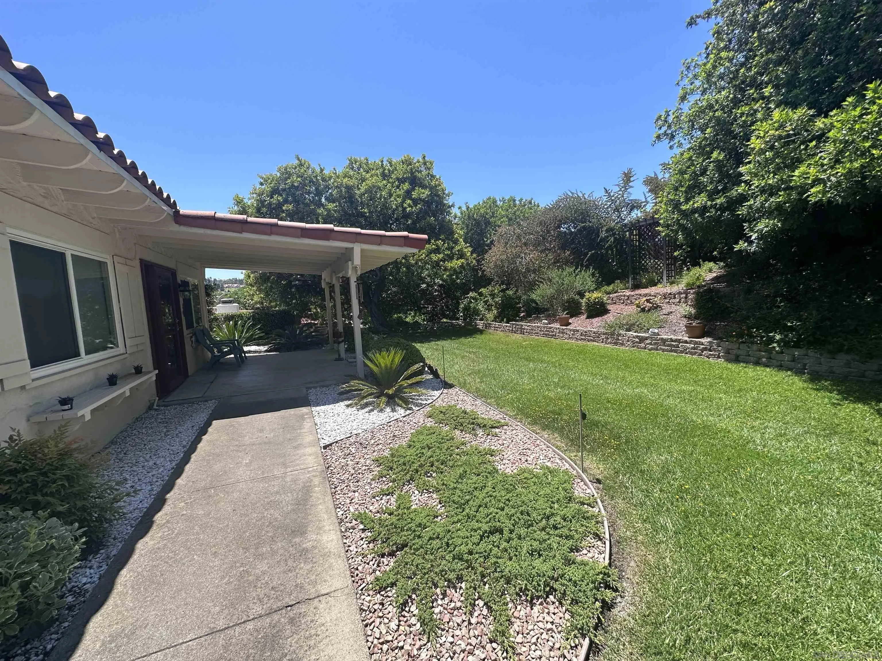 Photo #3: 230014506 Listing 